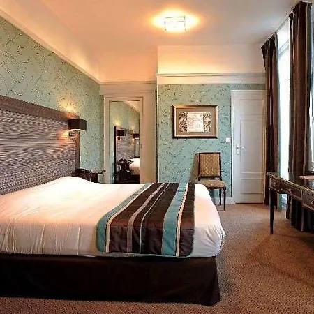 Le Grand 4* Tours