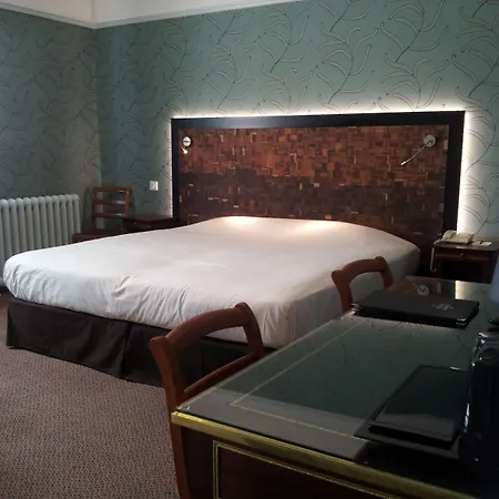 Grand Hotel De Tours 4*