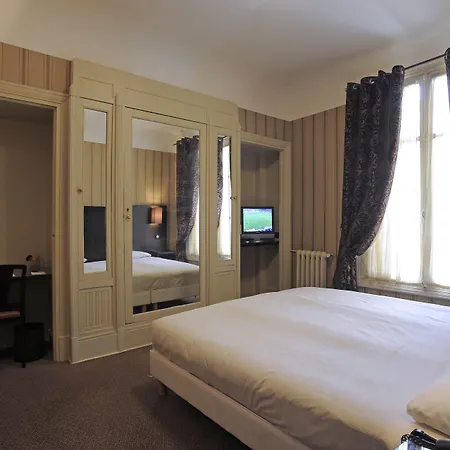 Hotel Grand Hotel De Tours 4*