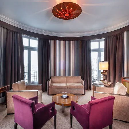 Grand De Hotel