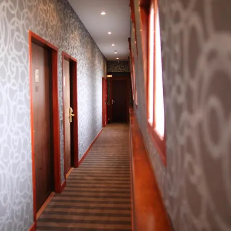 Hotel Grand Hotel De Tours 4*